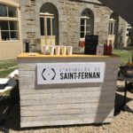 SAINT-FERNAN / Cidres, Poiré et Jus infusés, Fabrication Française Recettes inédites, entre Bretagne et Normandie. Authentiques et modernes. Une sélection unique et audacieuse de pommes et de poires acidulées pour des assemblages inédits et naturels. Sans colorants – Sans sucre ajouté – Sans conservateurs – 2% d’alcool