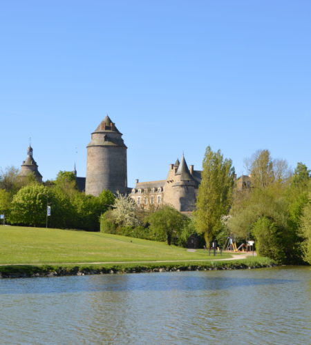 SAINT-FERNAN / Cidres, Poiré et Jus infusés, Fabrication Française Recettes inédites, entre Bretagne et Normandie. Authentiques et modernes. Une sélection unique et audacieuse de pommes et de poires acidulées pour des assemblages inédits et naturels. Sans colorants – Sans sucre ajouté – Sans conservateurs – 2% d’alcool